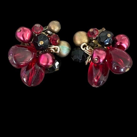 West Germany Red and Black Beaded Clip On Vintage Earrings - Picture 3 of 4